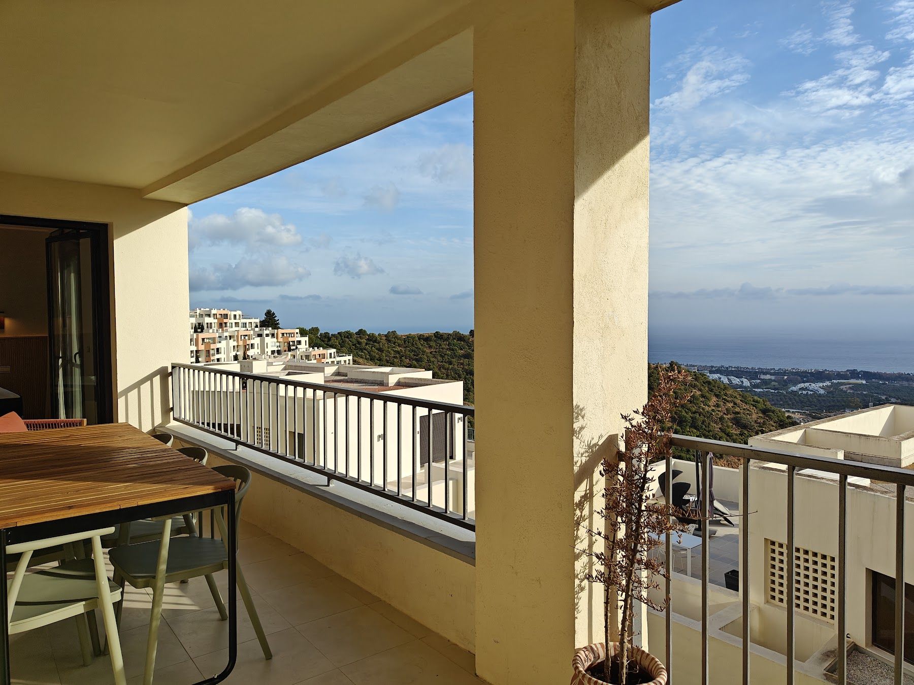 Living room with the terrace open to the sea view